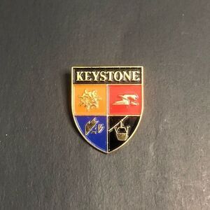 keystone vintage skiing ski pin colorado souvenir travel resort shield pin back